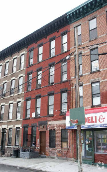 Building Photo - 719 Henry St