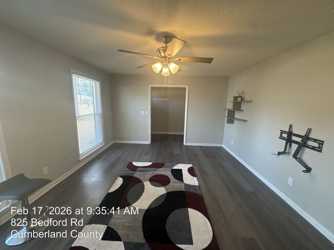 Foto del edificio - 825 Bedford Rd