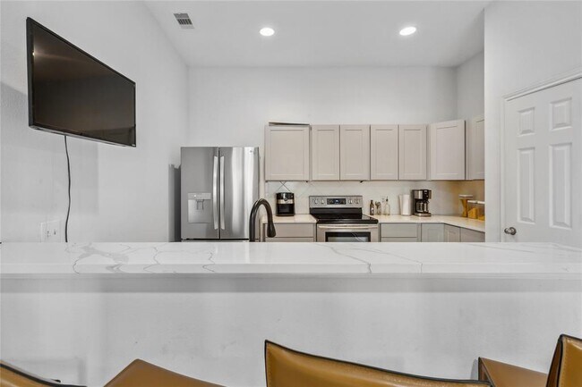 Building Photo - 16507 Strathmore Manor Ln
