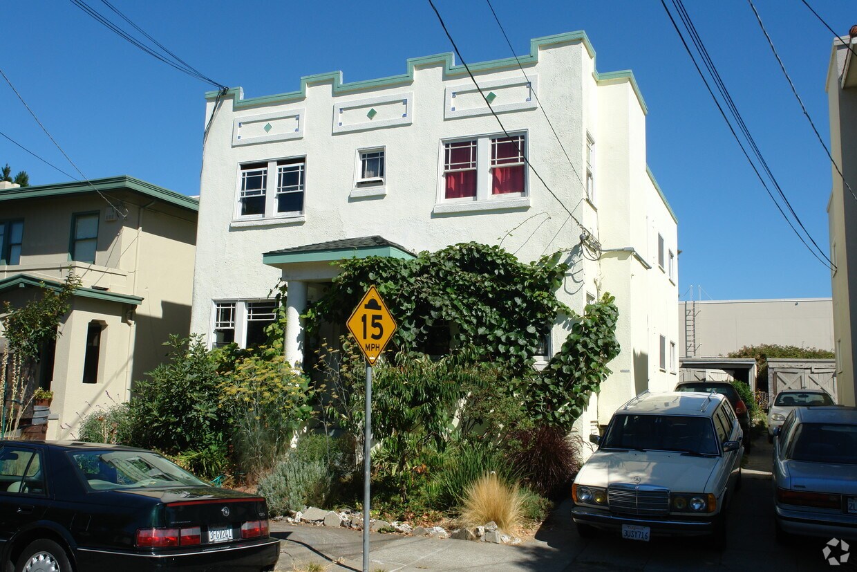 Building Photo - 466 44th St