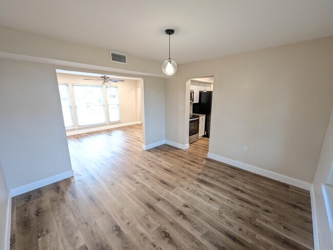 Building Photo - 1007 Boulevard De La Parisienne