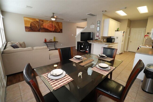 Building Photo - 17230 Oakwood Chase Dr