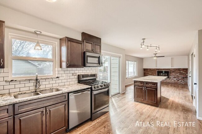 Building Photo - 2994 Whileaway Cir E