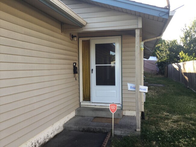 Foto del edificio - Cute 2 bedroom 1 bath duplex