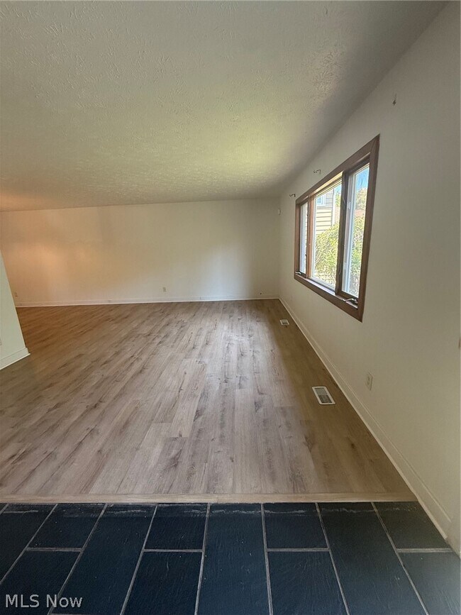 Foto del edificio - 6580 Forest Glen Ave
