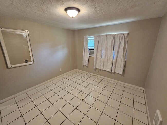 Foto del edificio - 1737 Overbrook Ave