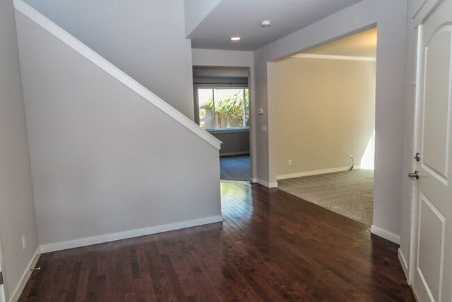 Foto del edificio - 319 204th St SE