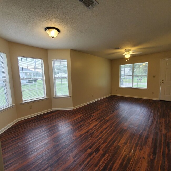 Building Photo - 6126 Vinnie Dr