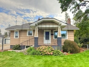Building Photo - 1032 E 33rd Ave