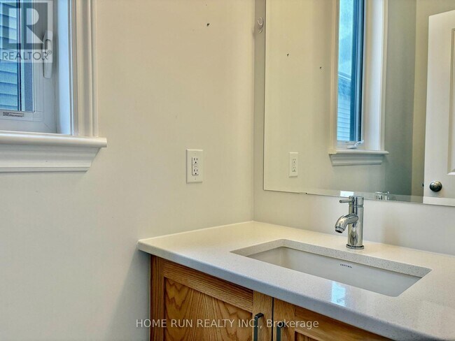 Building Photo - 535 Honeylocust Ave