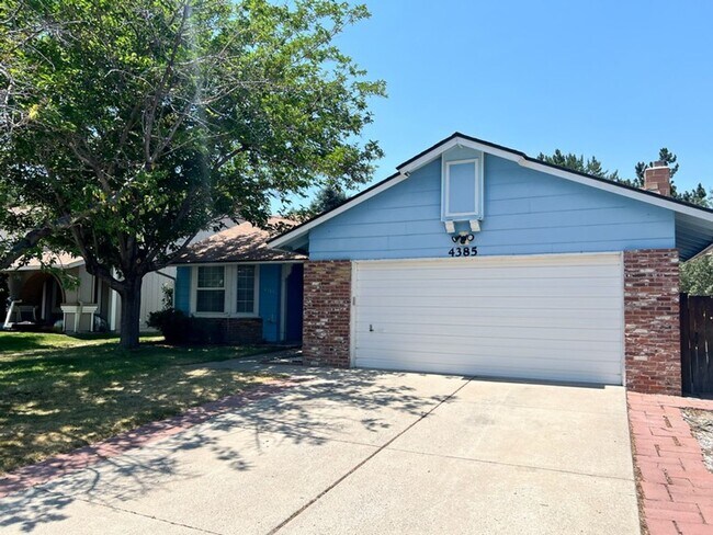 Foto del edificio - Three Bedroom Single Story SE Reno Home