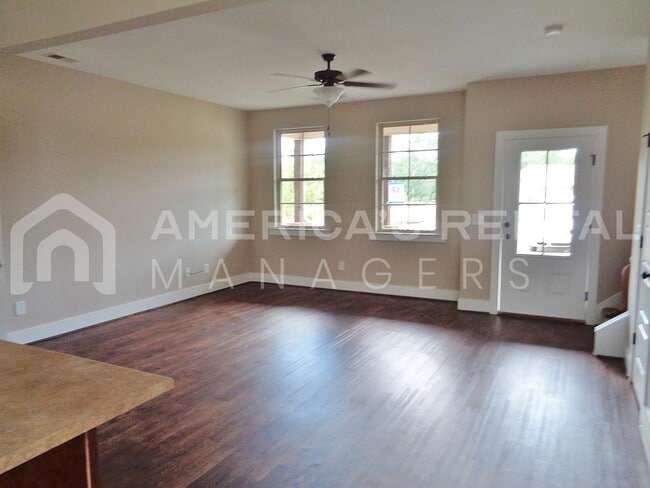 Building Photo - DEPOSIT PENDING!!! Townhome Available in C...
