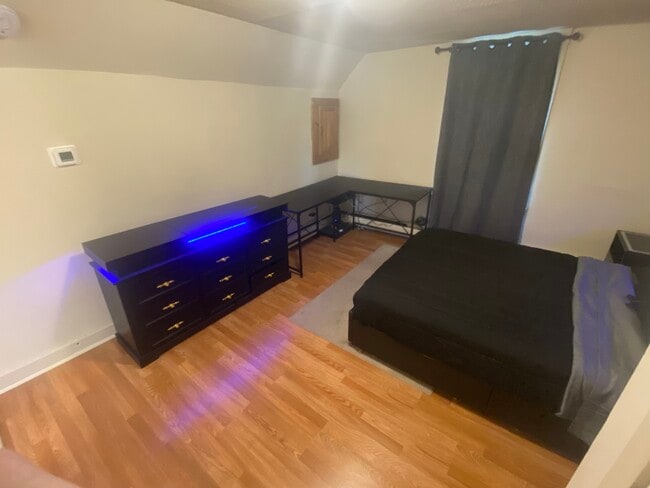 Building Photo - Jay Apartments