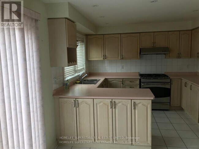Building Photo - 54 Hollybush St