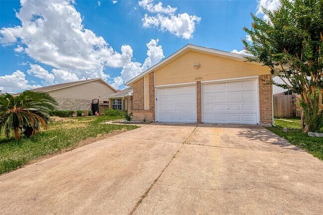 Building Photo - 12055 Fairpoint Dr