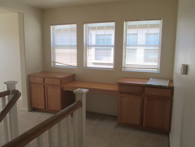 Building Photo - 620 Gardenia Pl