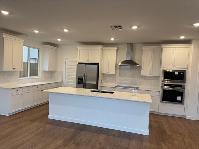 Foto del edificio - Charming New Home in Elk Grove, 4 bed / 3.5 bath!