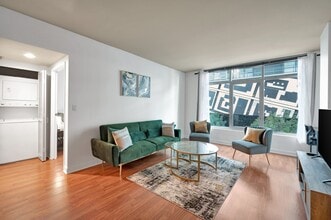 Building Photo - 425 W Beech St