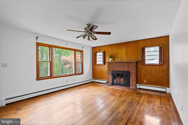 Foto del edificio - 16811 Ridge Rd