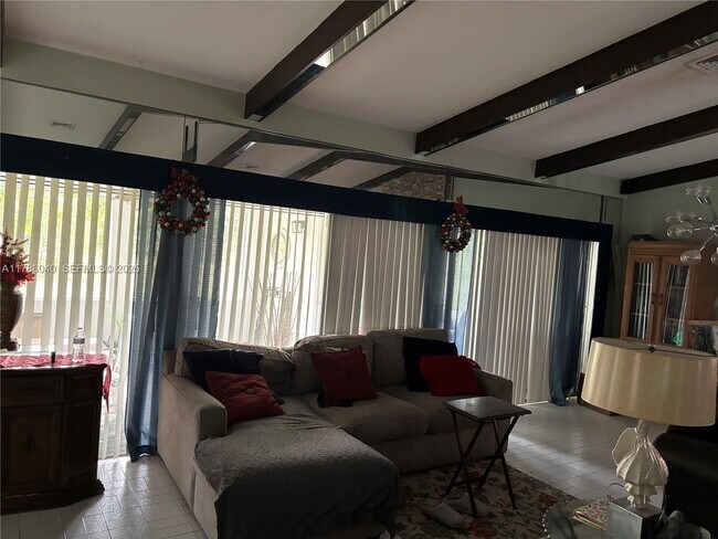 Foto del edificio - 4609 Bayberry Ln