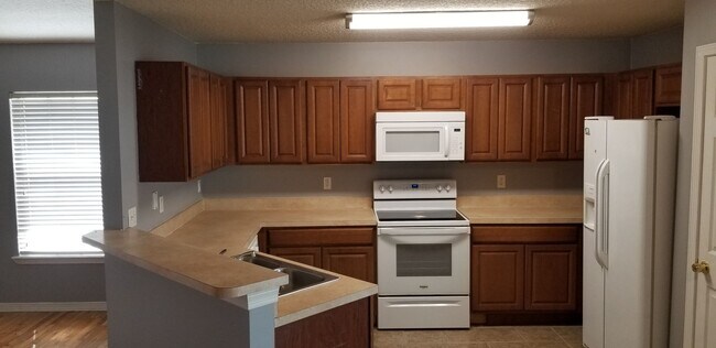 Foto del edificio - Charming 4 Bedroom 2 Bath Home!!