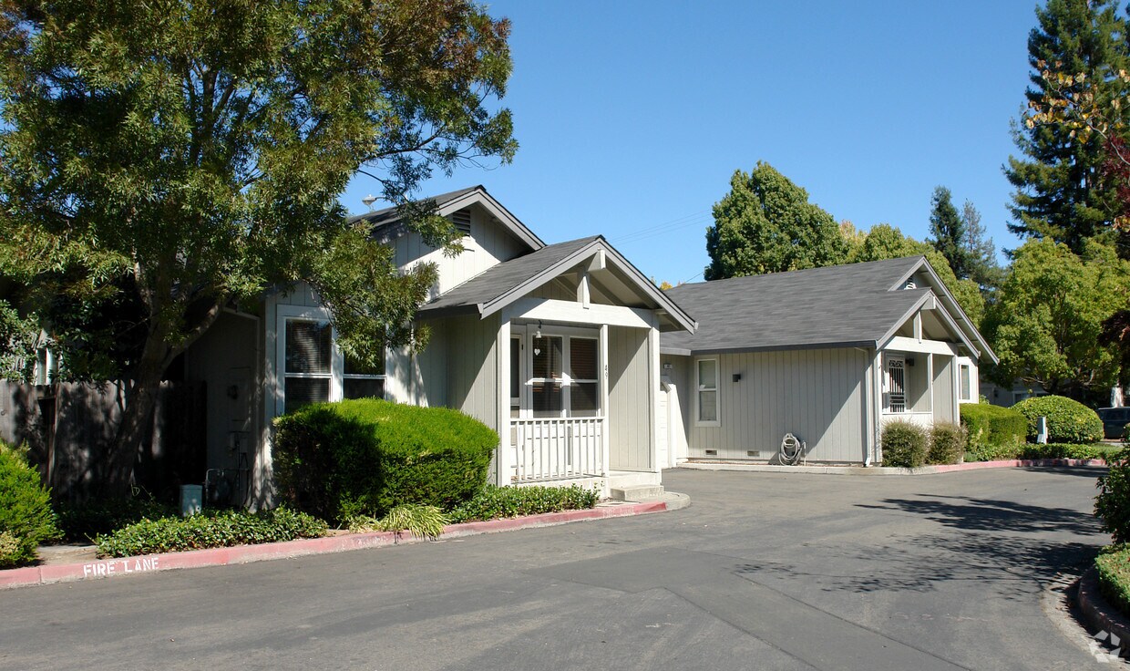 Building Photo - 47 Lark Center Dr