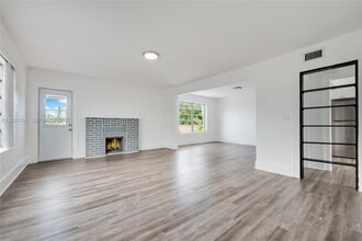 Building Photo - 1736 SW 9th St