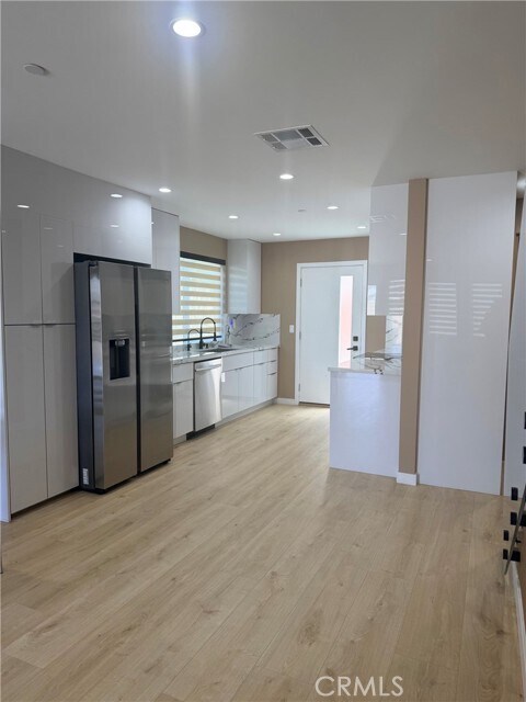 Foto del edificio - 8242 Morse Ave