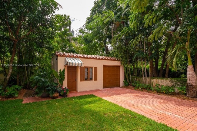 Building Photo - 608 Altara Ave