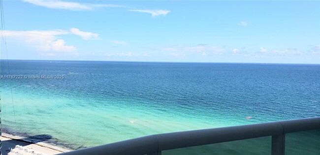 Building Photo - 15811 Collins Ave