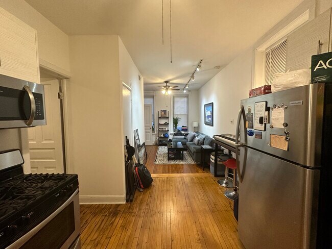 Foto del edificio - 1350 N Greenview Ave