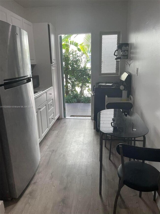 Foto del edificio - 921 Meridian Ave