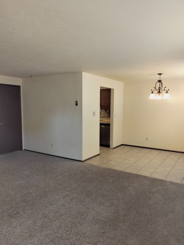 Foto del edificio - 797 Meadows Dr