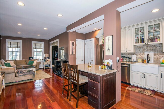 Foto del edificio - 2440 Tunlaw Rd NW