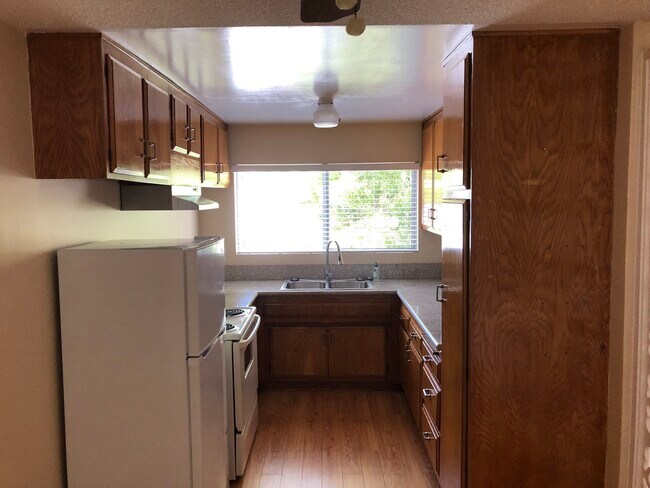 Building Photo - 6237 Friends Ave