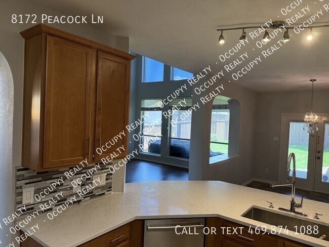 Foto del edificio - 8172 Peacock Ln