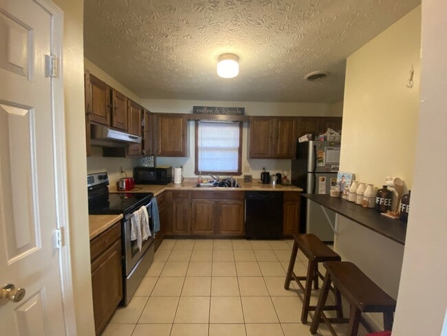 Building Photo - 2 Bed 2.5 Bath Condo