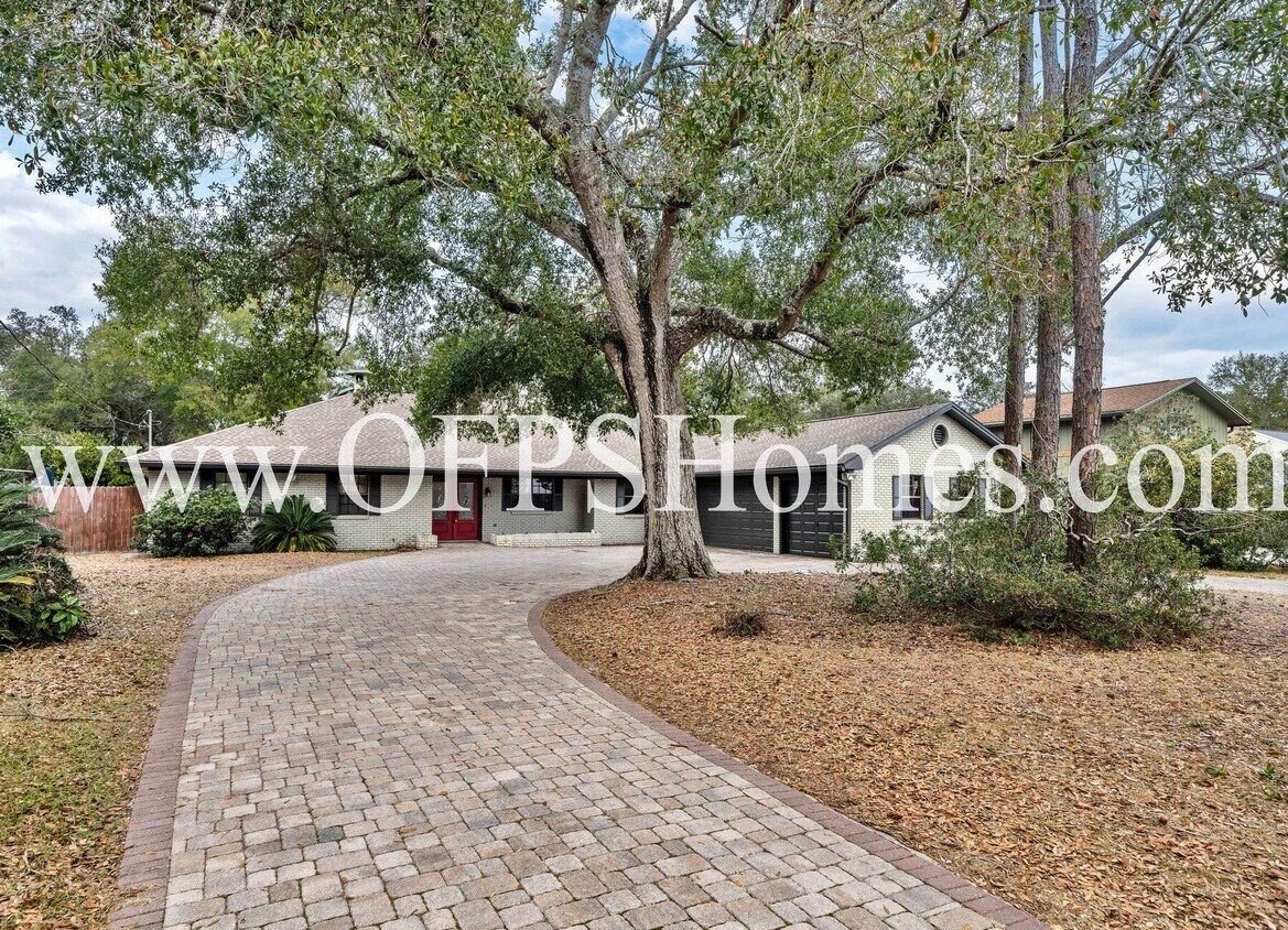 Primary Photo - 242 Country Club Rd