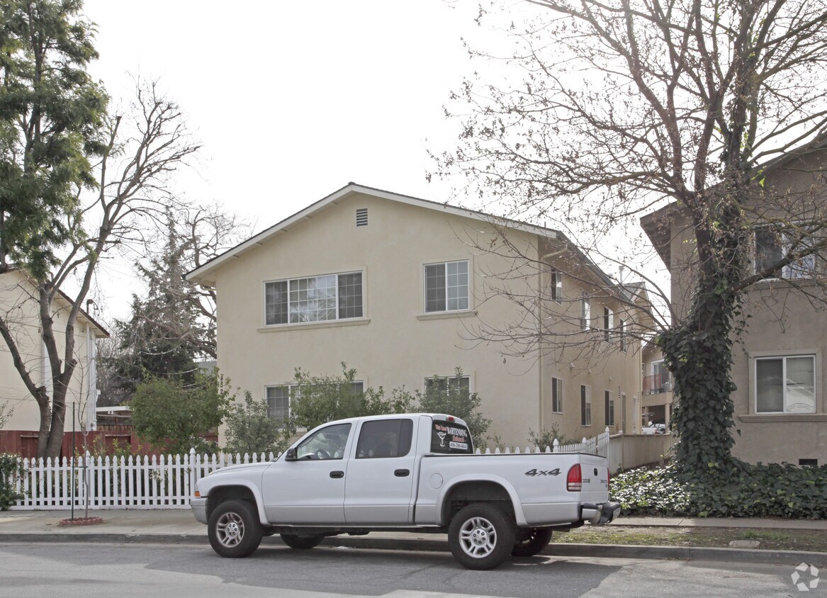 Building Photo - 432 War Admiral Ave