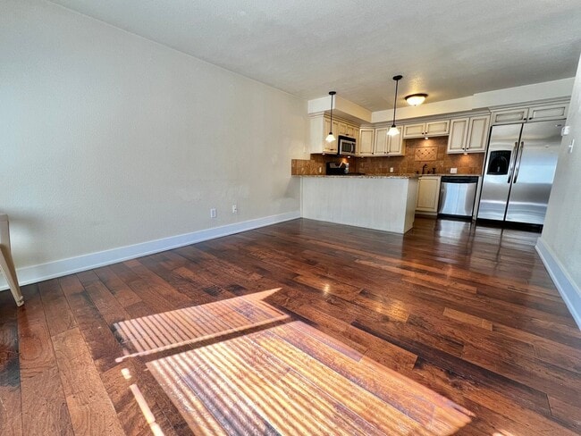 Foto del edificio - Charming Home Near CSU Campus – Move-In Re...
