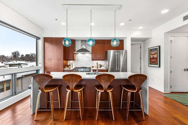 2 Bed, 2 Bath in Jefferson Park! - 2 Bed, 2 Bath in Jefferson Park! Apartment