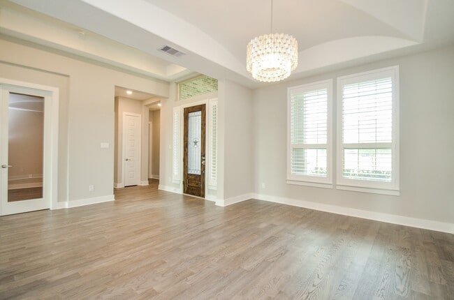 Building Photo - 5910 Oakland Fld Trl