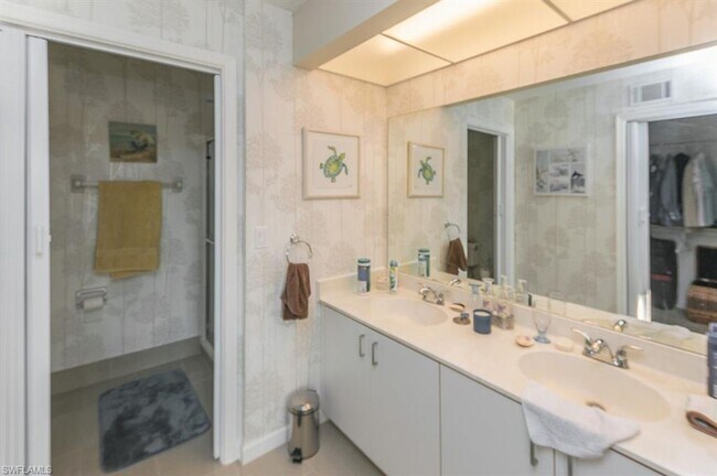 Foto del edificio - This well-furnished and charmingly updated...