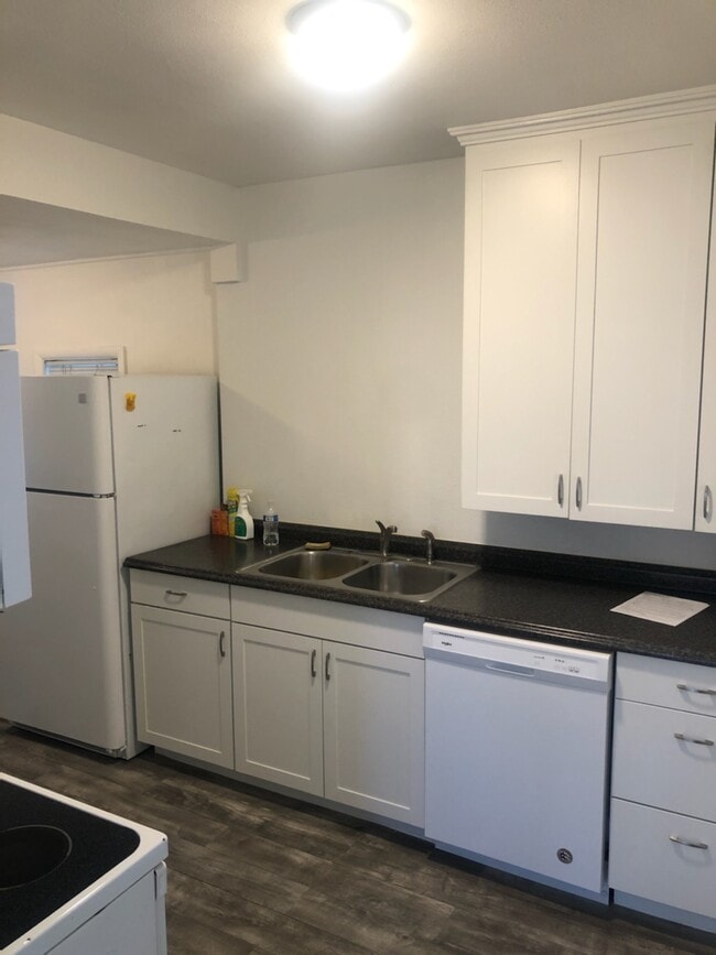 Building Photo - 1126 s 800 w
