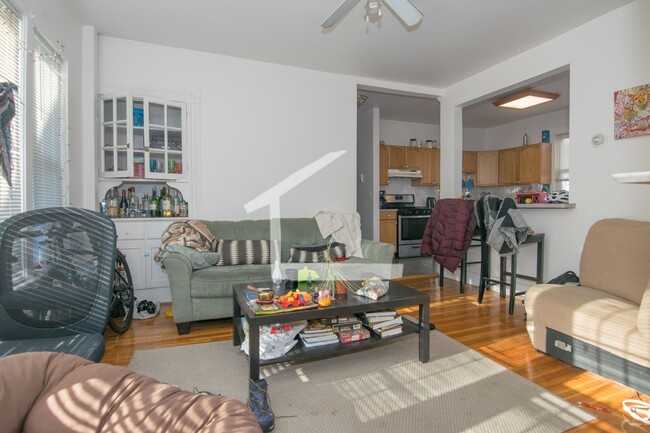 Building Photo - PACKARDS CORNER 4 BED for BU $1200 PER PERSON UTILITIES INCLUDED