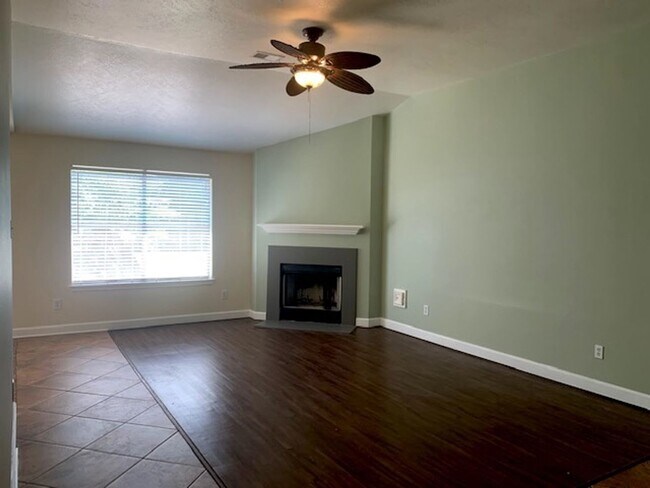 Foto del edificio - What a Find! 4 Bedrooms!