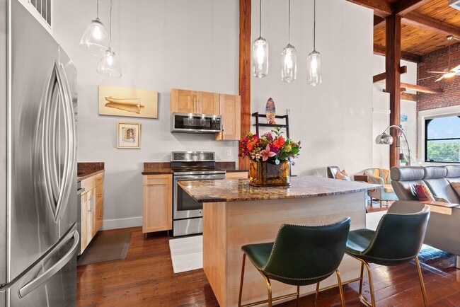 Building Photo - 49 Munroe St