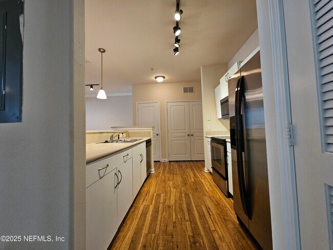 Foto del edificio - 8290 Gate Pkwy W