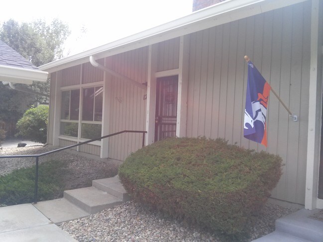 Foto del edificio - 6495 Happy Canyon Rd