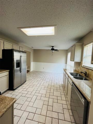 Building Photo - 1700 River Birch Dr